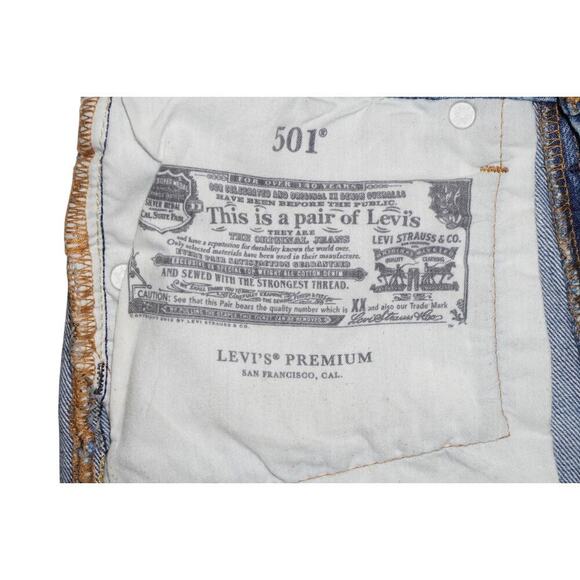 Levi's 501 Premium Light Wash Distressed Shorts – Size 26 - Picture 5 of 8